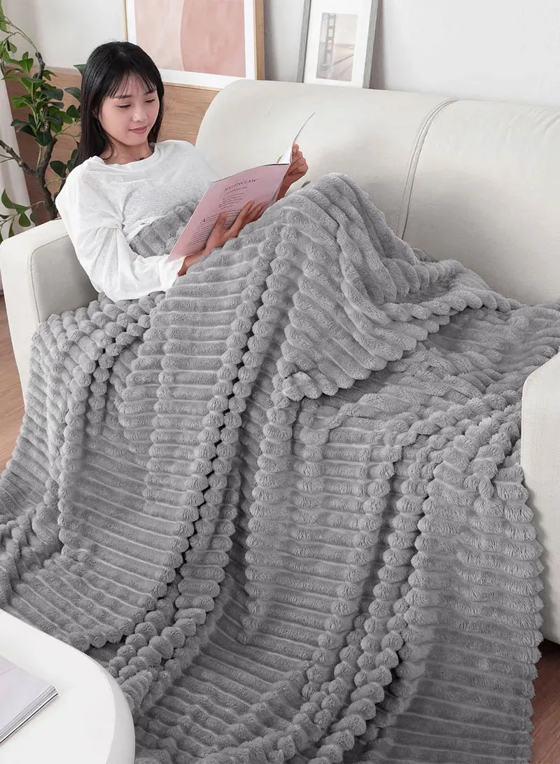 150x200cm Ultra-Soft Single Layer Plush Blanket, Warm & Lightweight Polyester Fabric - Light Gr